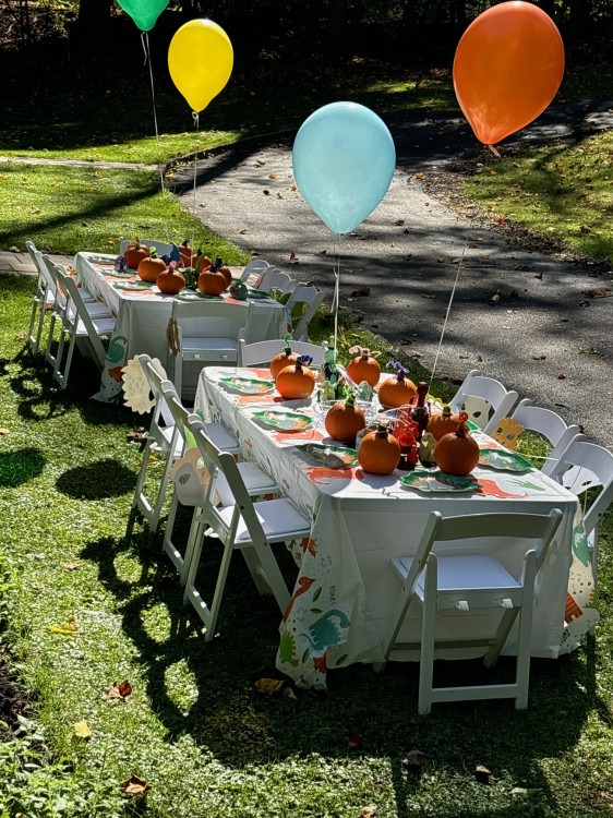 Tables/Chairs